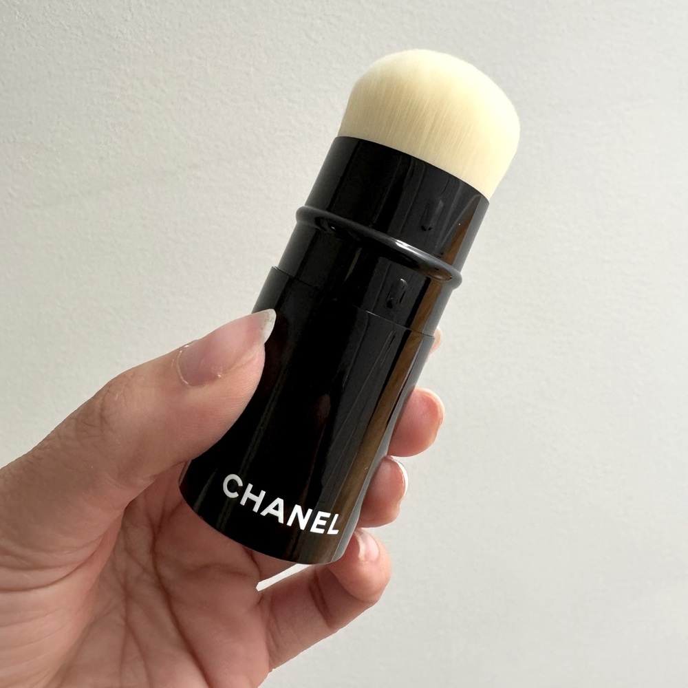 {Chanel} LES PINCEAUX Retractable Kabuki Brush